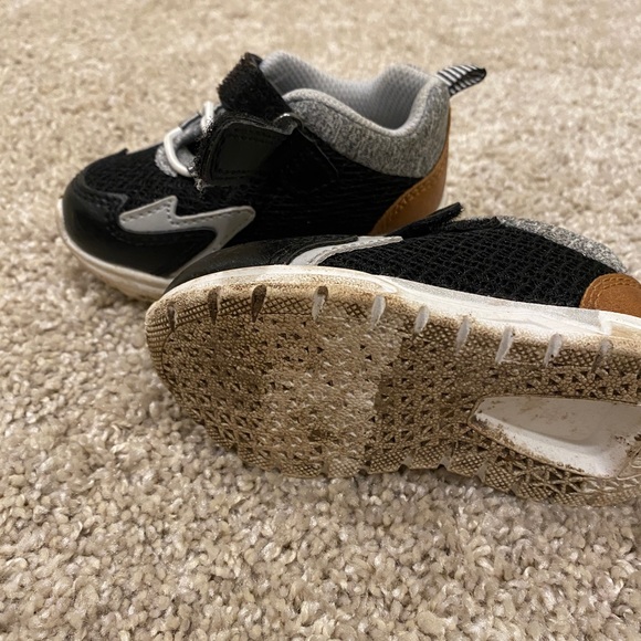 Oshkosh B’gosh toddler size 4 sneakers! - Picture 3 of 4